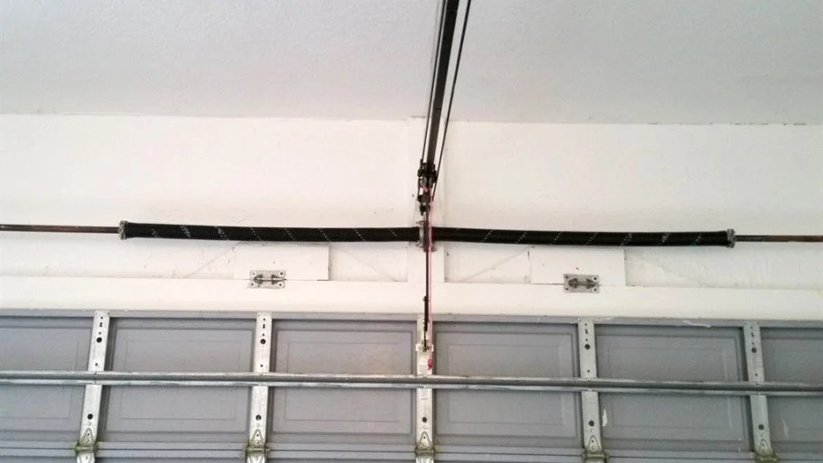 How much does it cost to fix a garage door spring?